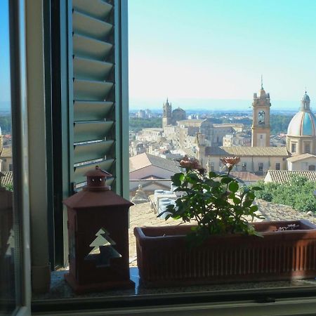 Casa Tipica Siciliana Patronale Home Bedandbreakfast Tremetrisoprailcielo Camere Con Vista, Colazione Interna In Terrazzo Panoramico Caltagirone Zewnętrze zdjęcie