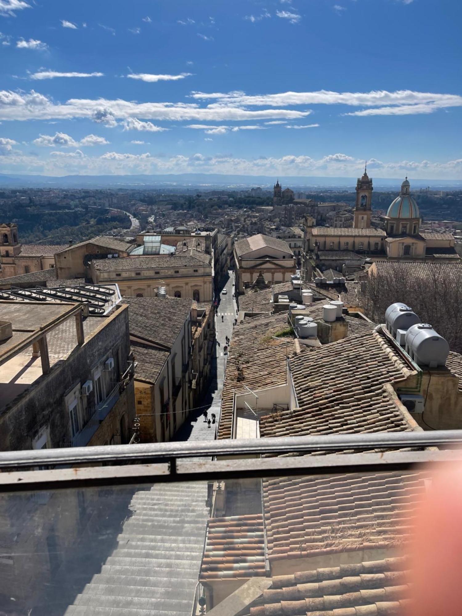 Casa Tipica Siciliana Patronale Home Bedandbreakfast Tremetrisoprailcielo Camere Con Vista, Colazione Interna In Terrazzo Panoramico Caltagirone Zewnętrze zdjęcie