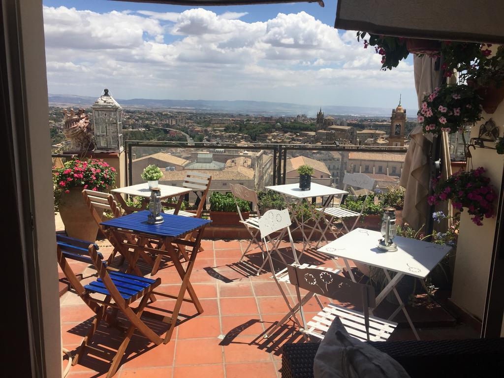 Casa Tipica Siciliana Patronale Home Bedandbreakfast Tremetrisoprailcielo Camere Con Vista, Colazione Interna In Terrazzo Panoramico Caltagirone Zewnętrze zdjęcie