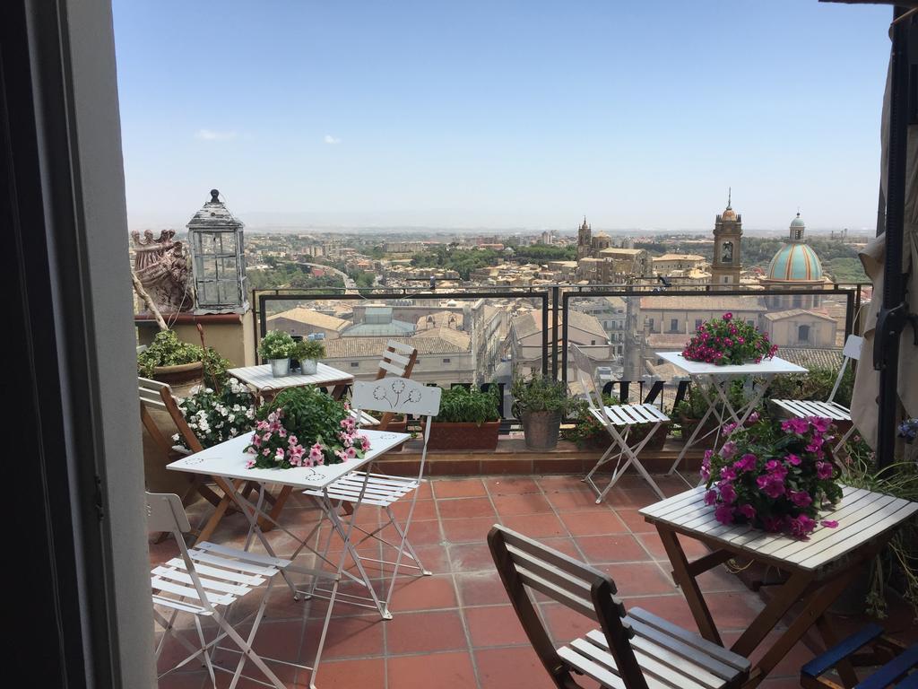 Casa Tipica Siciliana Patronale Home Bedandbreakfast Tremetrisoprailcielo Camere Con Vista, Colazione Interna In Terrazzo Panoramico Caltagirone Zewnętrze zdjęcie