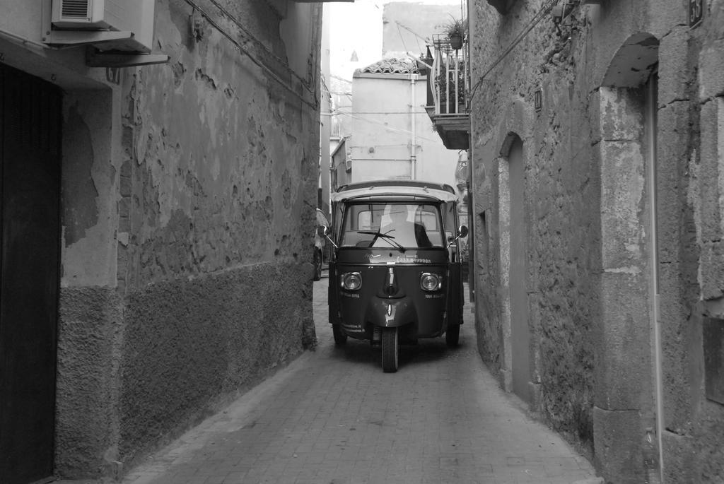 Casa Tipica Siciliana Patronale Home Bedandbreakfast Tremetrisoprailcielo Camere Con Vista, Colazione Interna In Terrazzo Panoramico Caltagirone Zewnętrze zdjęcie