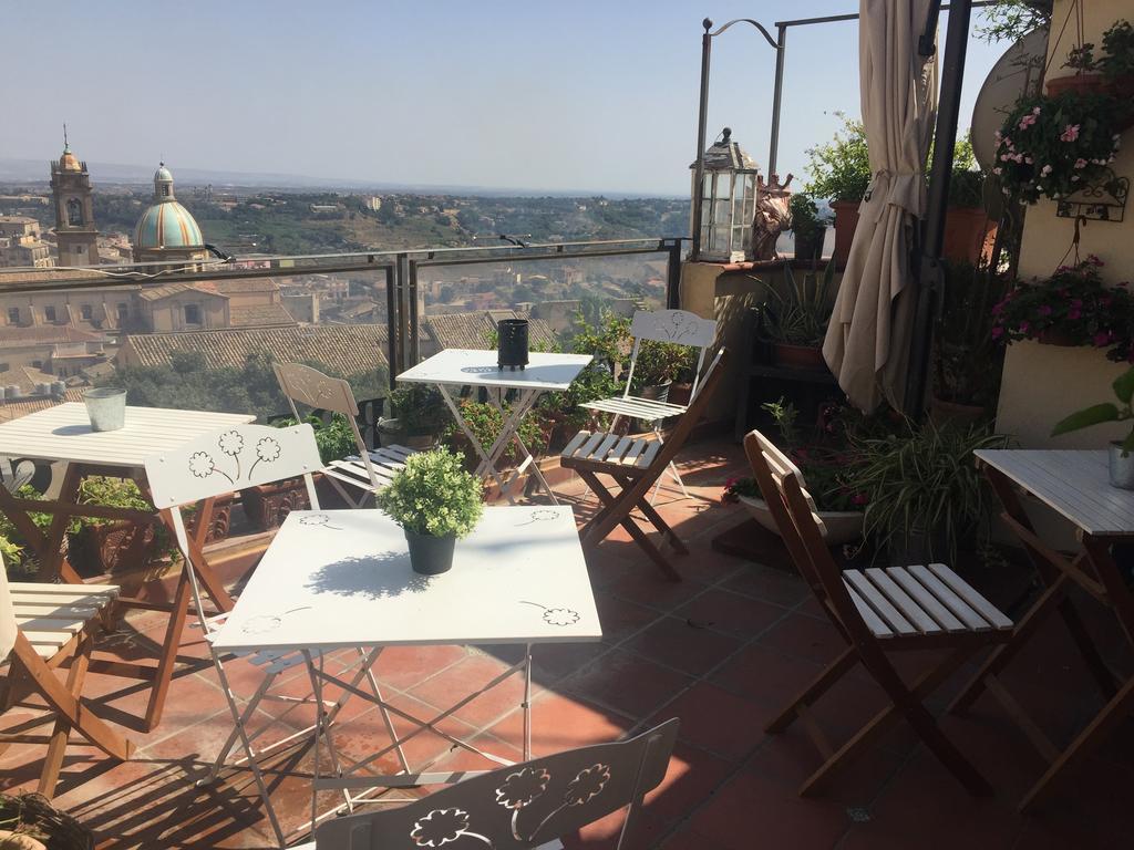 Casa Tipica Siciliana Patronale Home Bedandbreakfast Tremetrisoprailcielo Camere Con Vista, Colazione Interna In Terrazzo Panoramico Caltagirone Zewnętrze zdjęcie