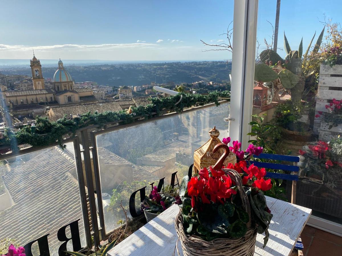 Casa Tipica Siciliana Patronale Home Bedandbreakfast Tremetrisoprailcielo Camere Con Vista, Colazione Interna In Terrazzo Panoramico Caltagirone Zewnętrze zdjęcie