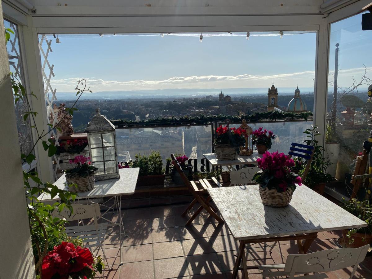 Casa Tipica Siciliana Patronale Home Bedandbreakfast Tremetrisoprailcielo Camere Con Vista, Colazione Interna In Terrazzo Panoramico Caltagirone Zewnętrze zdjęcie