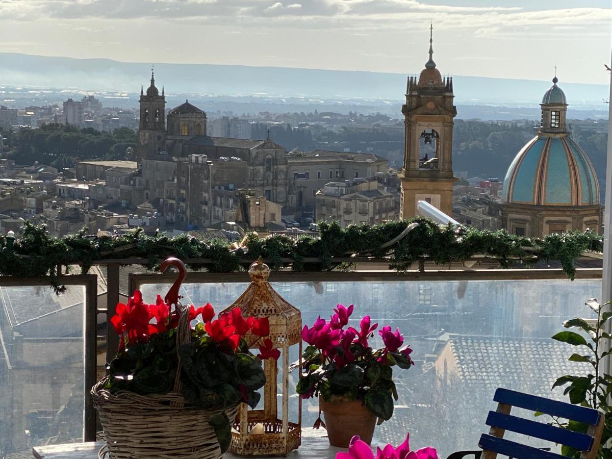Casa Tipica Siciliana Patronale Home Bedandbreakfast Tremetrisoprailcielo Camere Con Vista, Colazione Interna In Terrazzo Panoramico Caltagirone Zewnętrze zdjęcie
